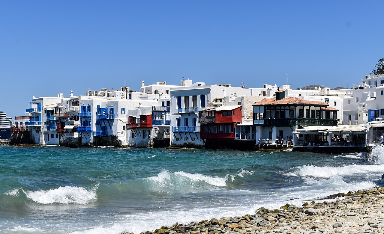 Beaches with a beach bar in Mykonos — CalmBeach
