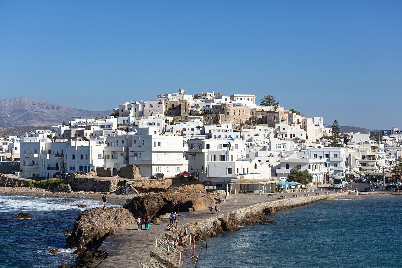 Beaches with a beach bar in Naxos — CalmBeach