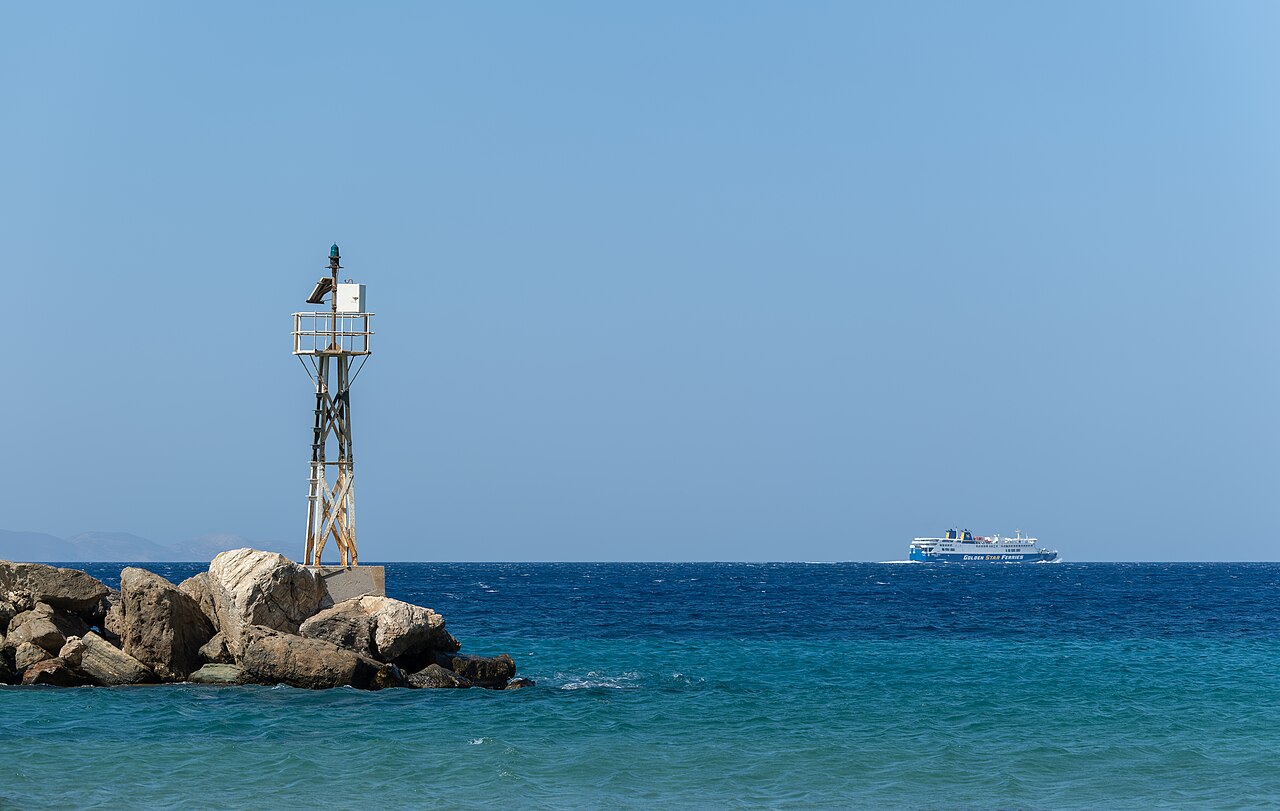 Beaches with a beach bar in Tinos — CalmBeach