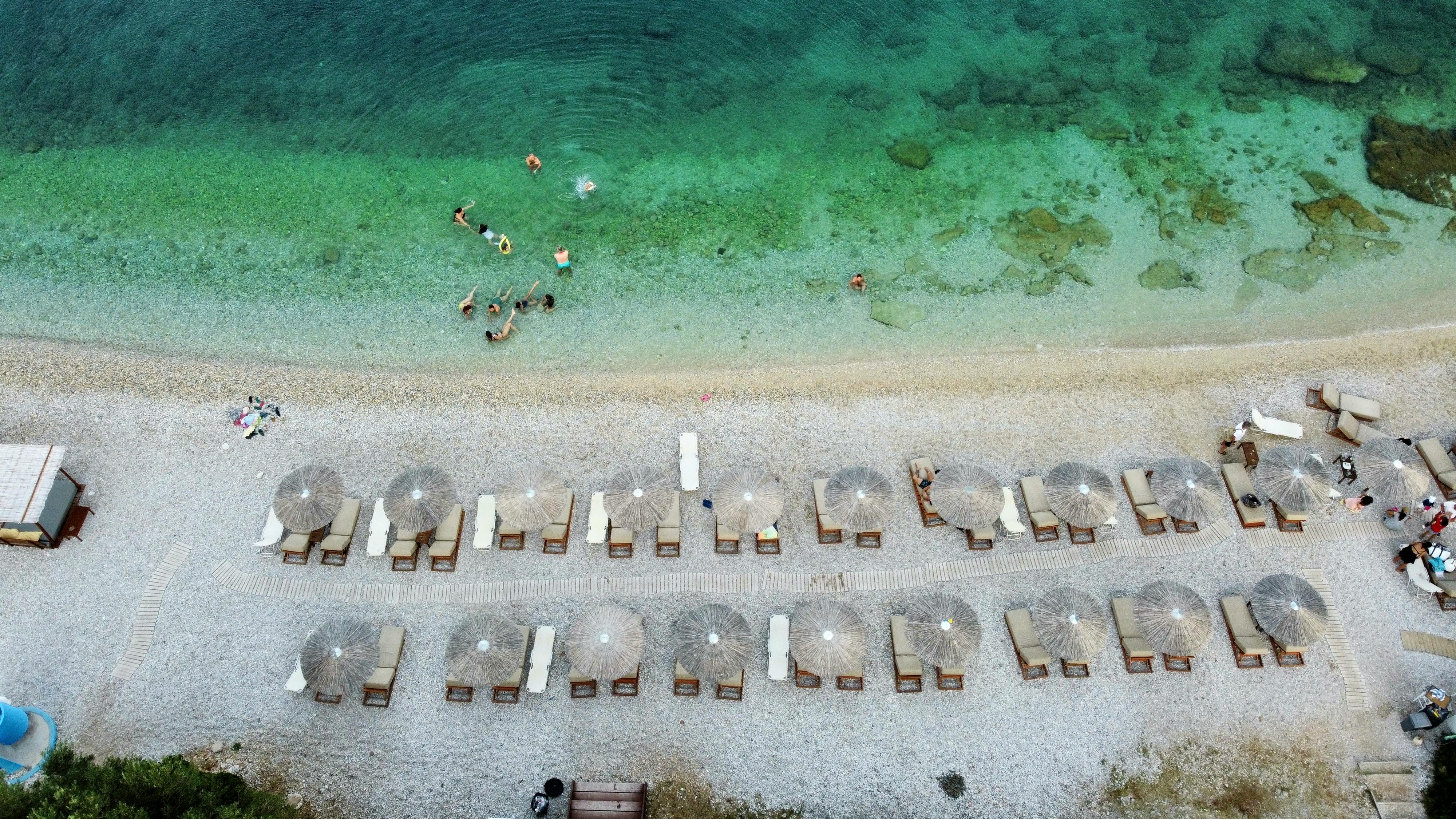 Beaches with a beach bar in Alonissos — CalmBeach
